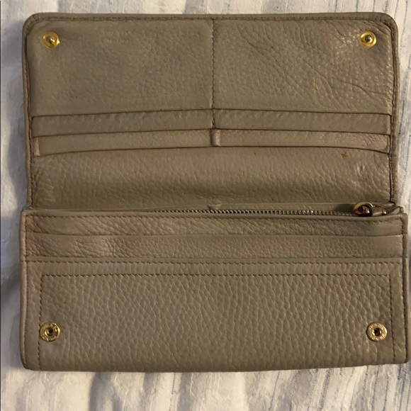 Prada saffiano wallet. - Picture 2 of 6